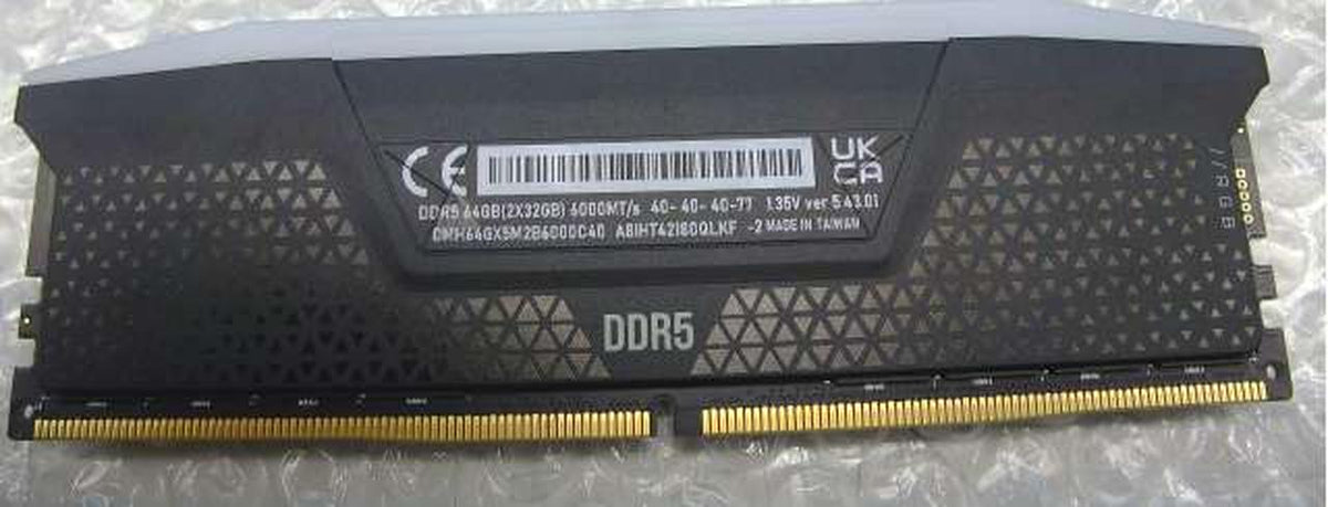 CORSAIR Memory CMH64GX5M2B6000C40 for desktop PCs