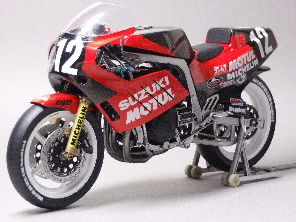 Fujimi Bike02 1/12 Suzuki GSX-R750 Yoshimura TT-FI Racing Bike - BanzaiHobby