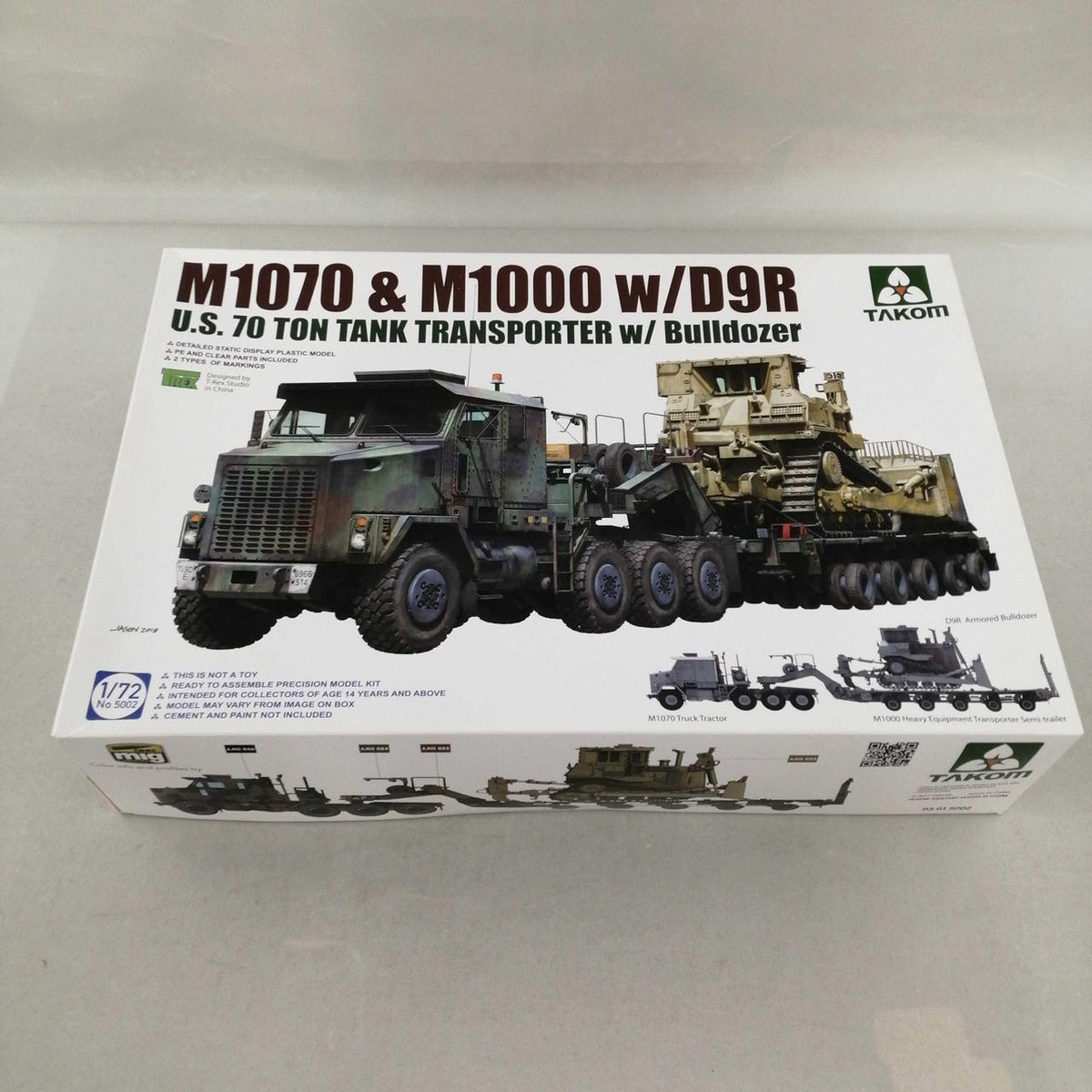 TAKOM 1/72 Scale Plastic Model U.S. Army 70t Tank Transporter & W/D9R Bulldozer - Banzai Thrifting | BanzaiHobby