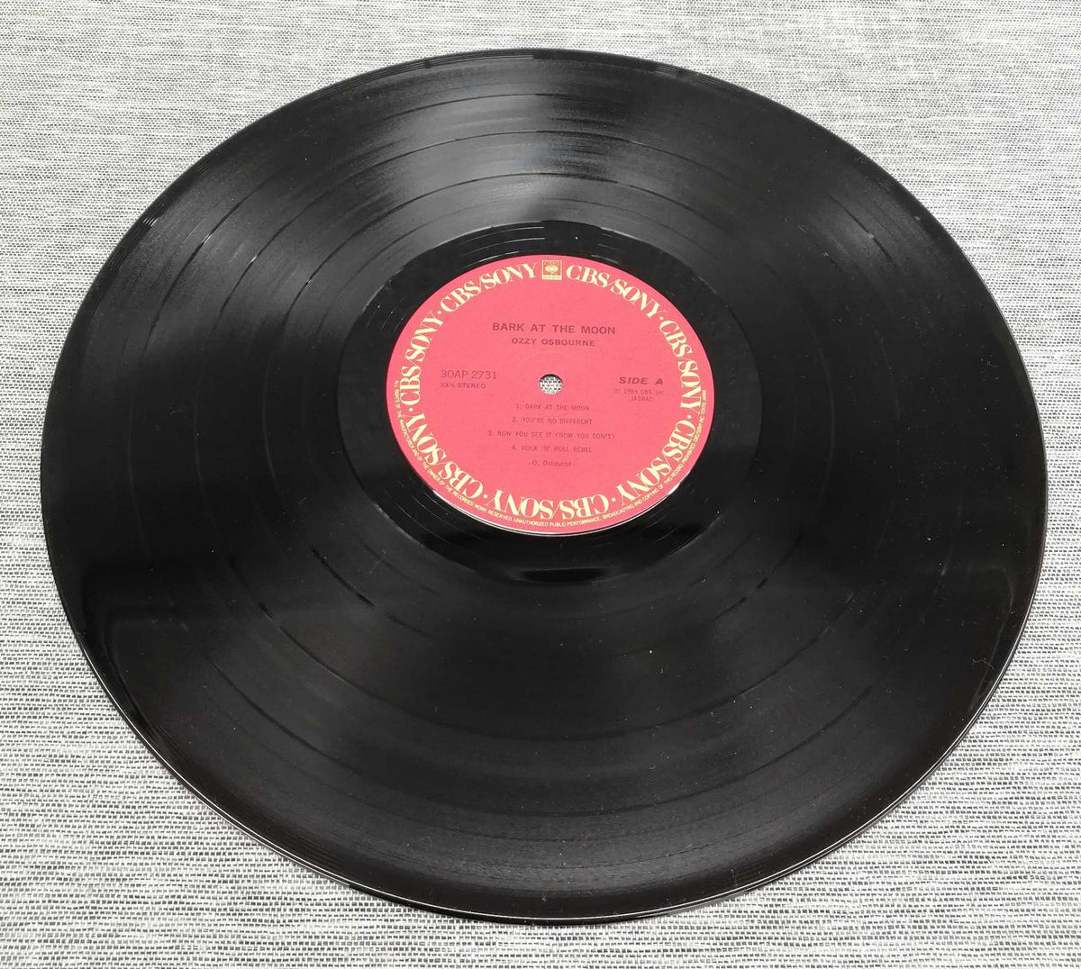 CBS/SONY Western LP BARK AT THE MOON/OZZY OZBOYRNE