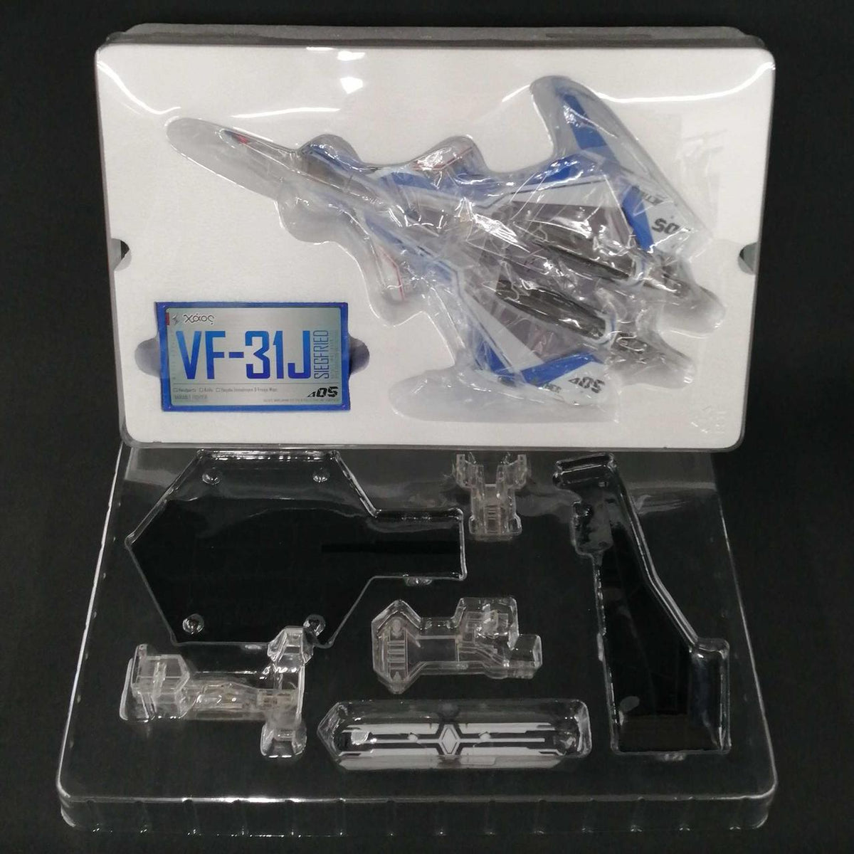 BANDAI DX Chogokin Macross VF-31J Siegfried (Hayate Immelmann's Unit)