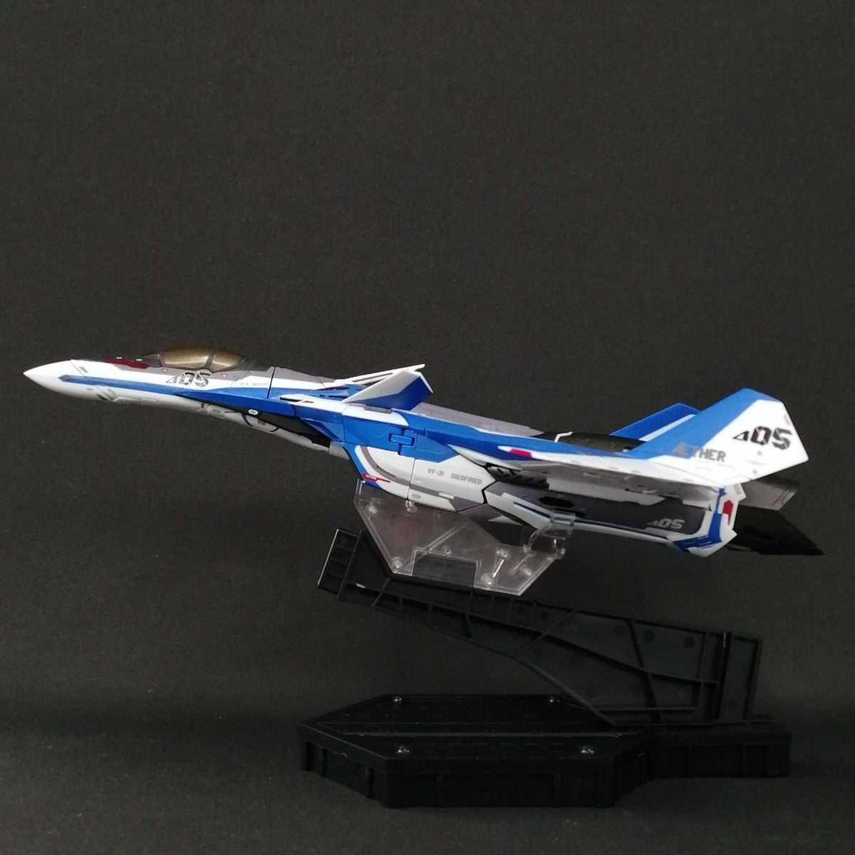 BANDAI DX Chogokin Macross VF-31J Siegfried (Hayate Immelmann's Unit)