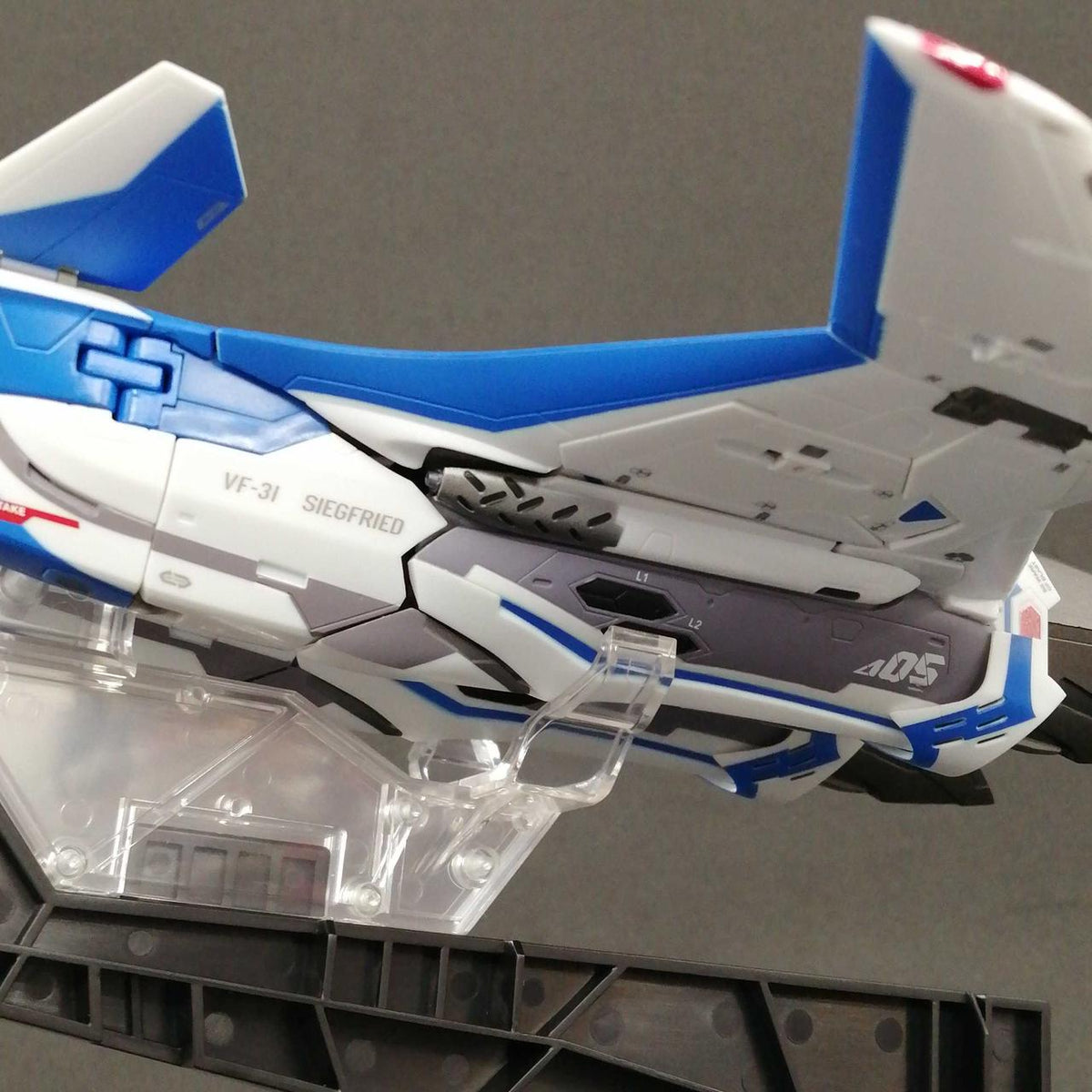 BANDAI DX Chogokin Macross VF-31J Siegfried (Hayate Immelmann's Unit)