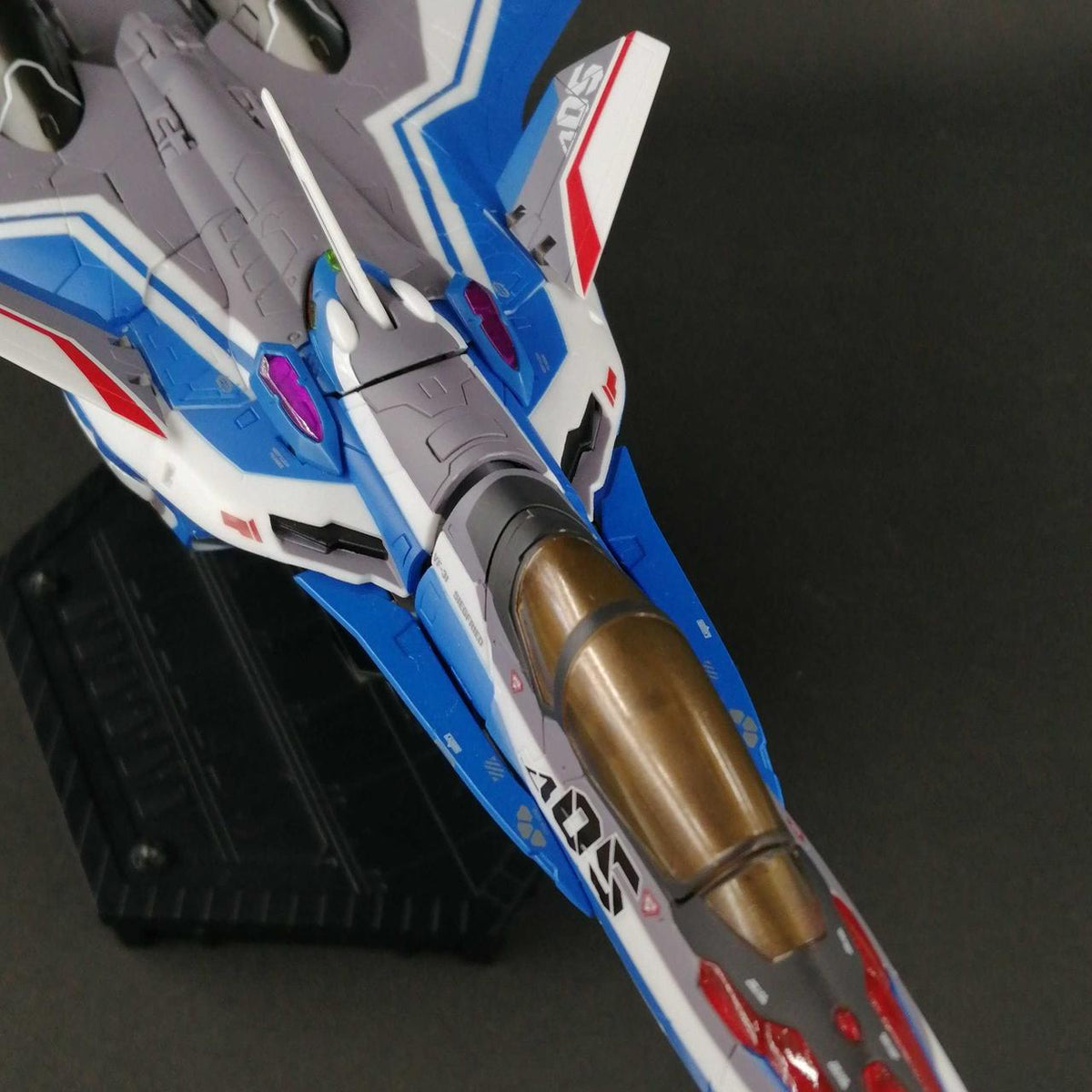 BANDAI DX Chogokin Macross VF-31J Siegfried (Hayate Immelmann's Unit)