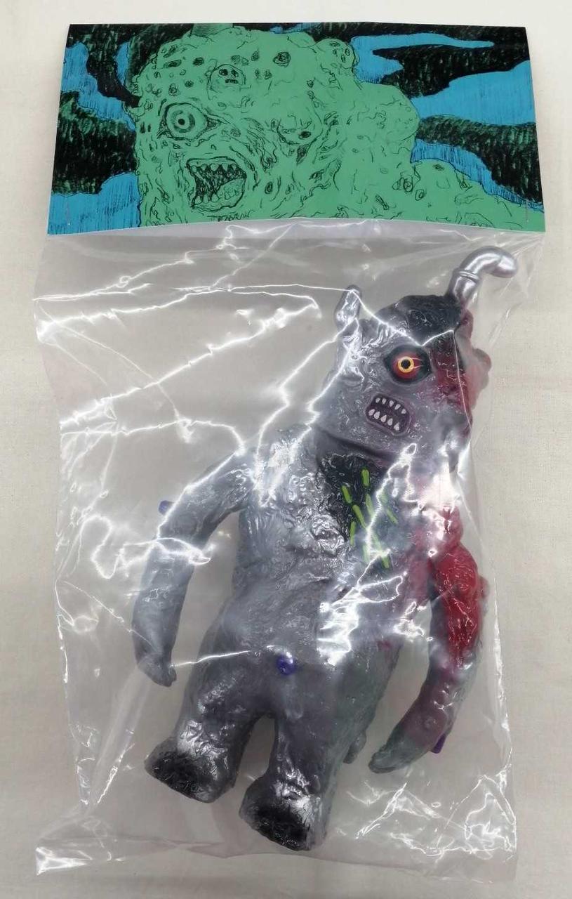 A.A.A. VUNYLTOYS Sofubi Pollution Giant - A.A.A. VUNYLTOYS Banzai Hobby