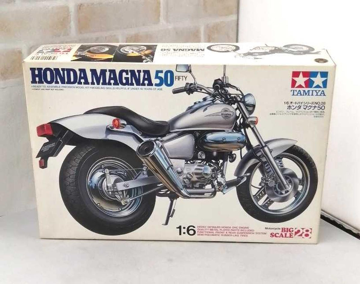 TAMIYA TAMIYA Honda Magna 50 1/6 Scale - Banzai Thrifting | BanzaiHobby