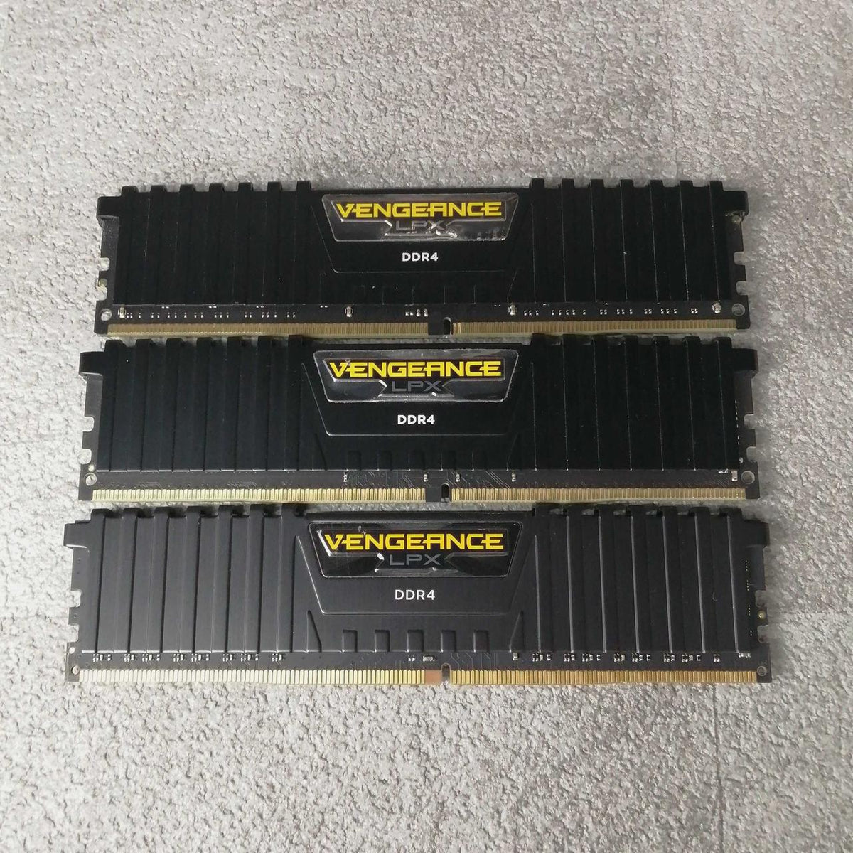 CORSAIR PC Memory: CMK16GX4M2/A2133C13/B3200C16