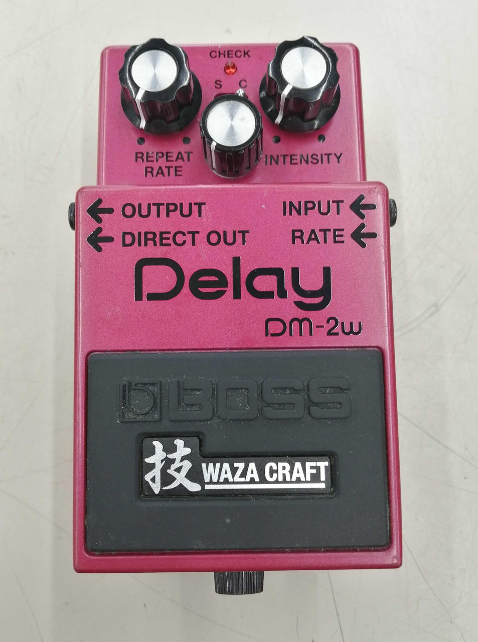 BOSS Effects pedal DM-2W