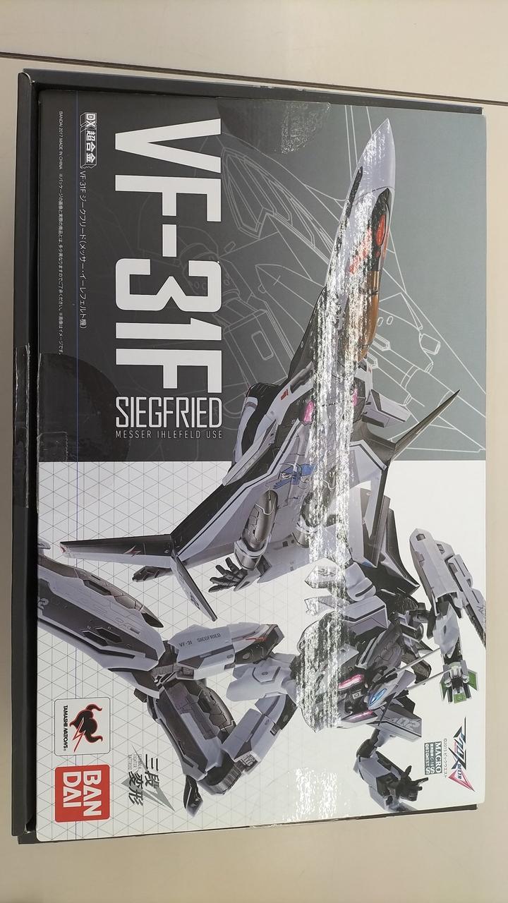 BANDAI Chogokin VF-31F Siegfried (Messer Ihlefeld's unit)