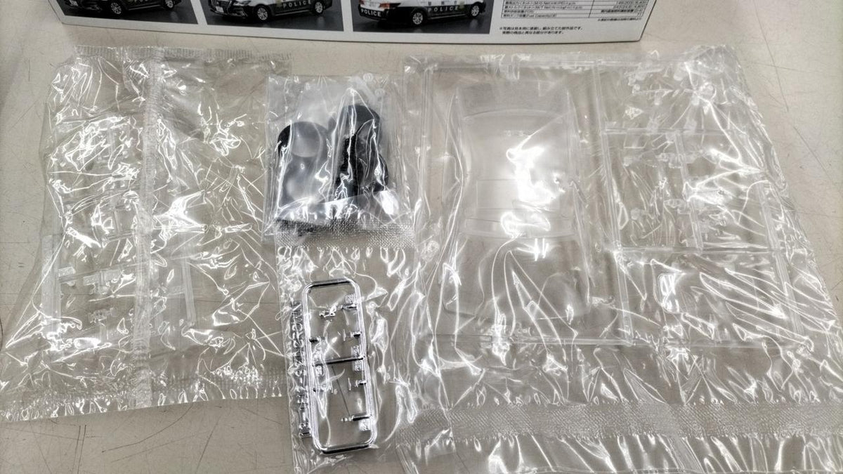 Aoshima Bunka Kyozai Co., Ltd. Plastic Model CROWN PATROLCAR - Banzai Thrifting | BanzaiHobby