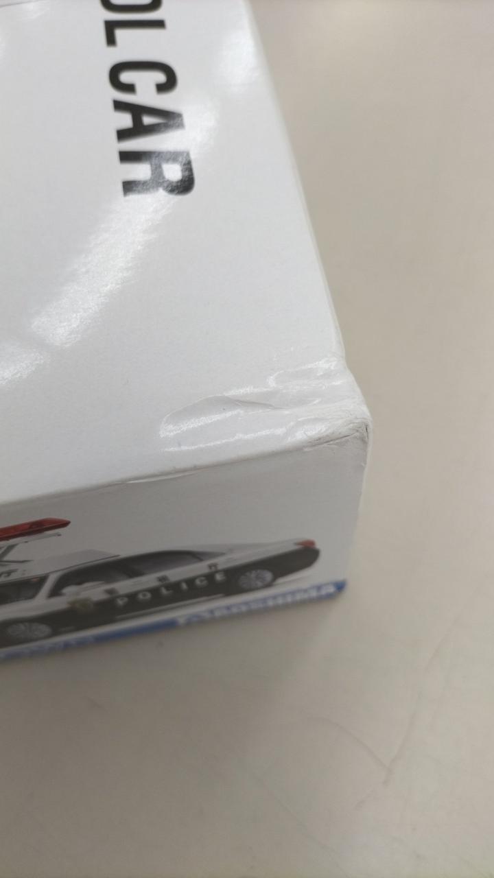 Aoshima Bunka Kyozai Co., Ltd. Plastic Model CROWN PATROLCAR - Banzai Thrifting | BanzaiHobby