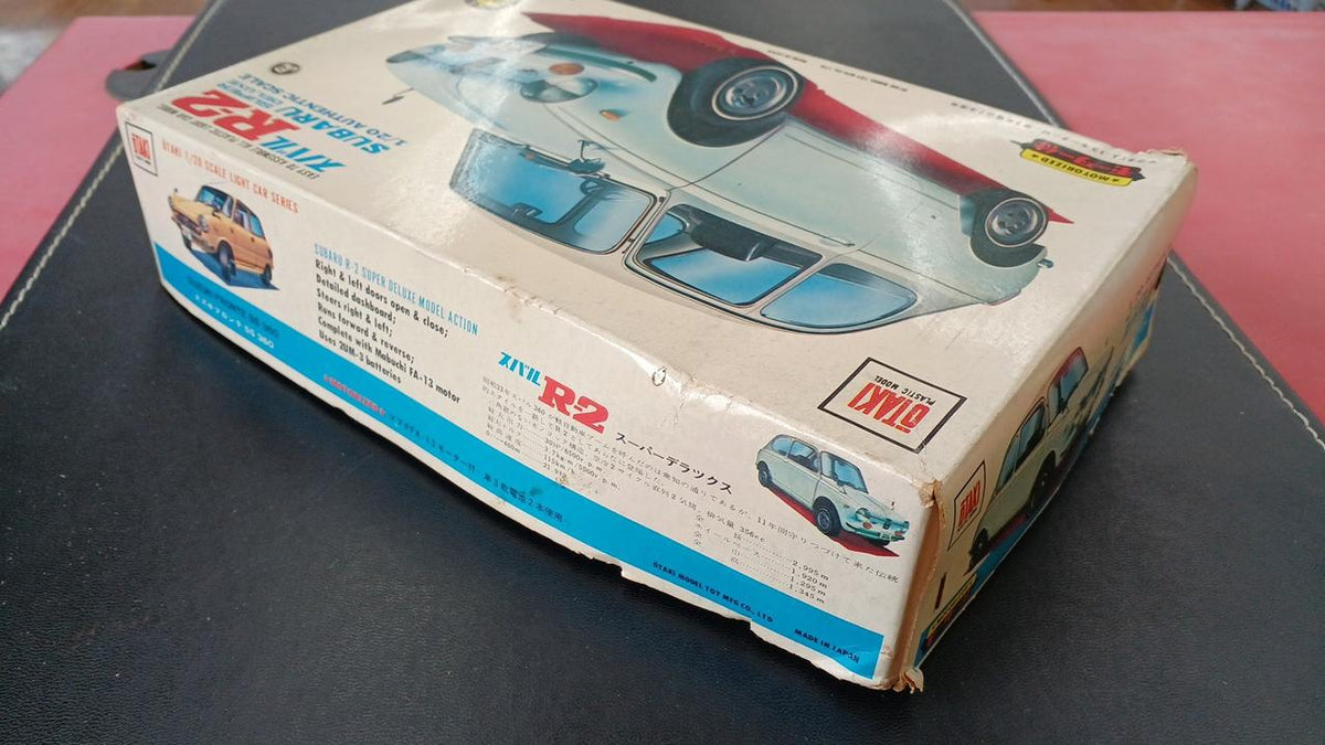 Northern Flycatcher Plastic Model 1/20 Subaru R-2 Super Deluxe - Banzai Thrifting | BanzaiHobby