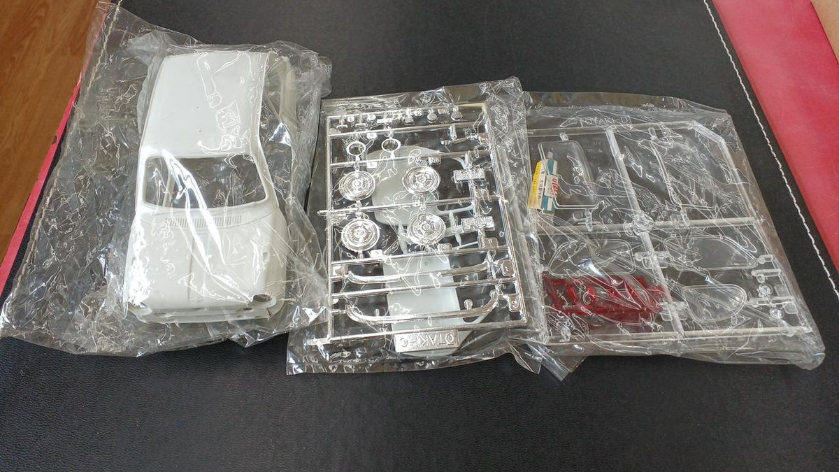 Northern Flycatcher Plastic Model 1/20 Subaru R-2 Super Deluxe - Banzai Thrifting | BanzaiHobby