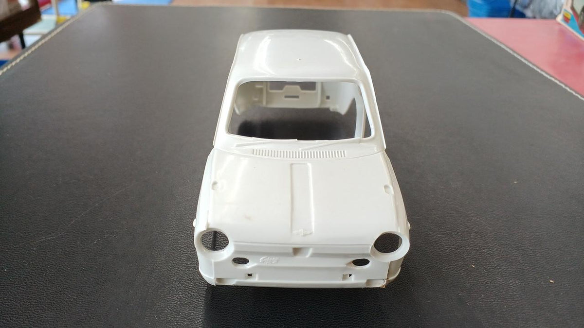 Northern Flycatcher Plastic Model 1/20 Subaru R-2 Super Deluxe - Banzai Thrifting | BanzaiHobby
