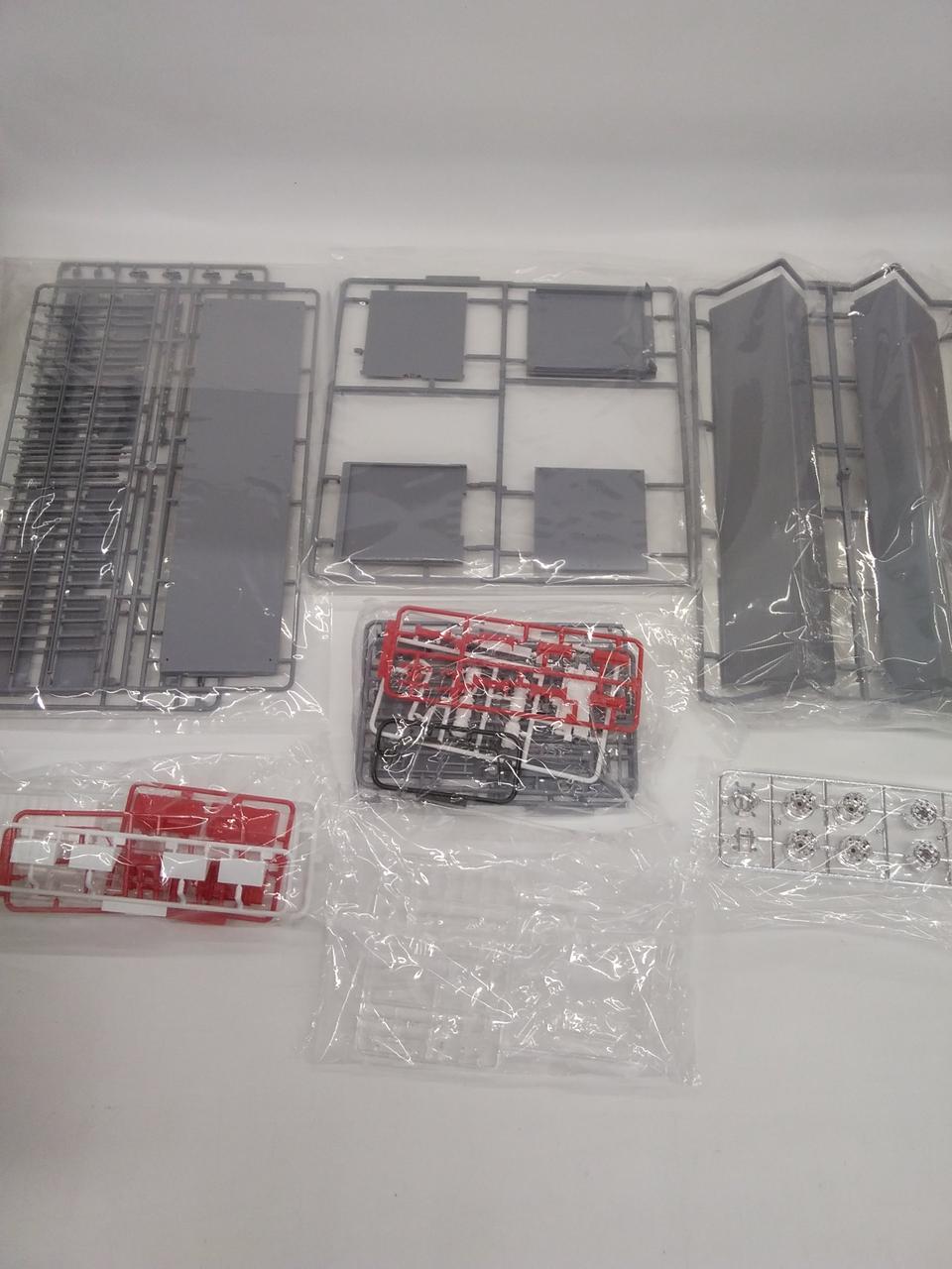 Aoshima 1/32 Scale Kit Mitsubishi Fuso '10 Super Great FS High Wing - Banzai Thrifting | BanzaiHobby
