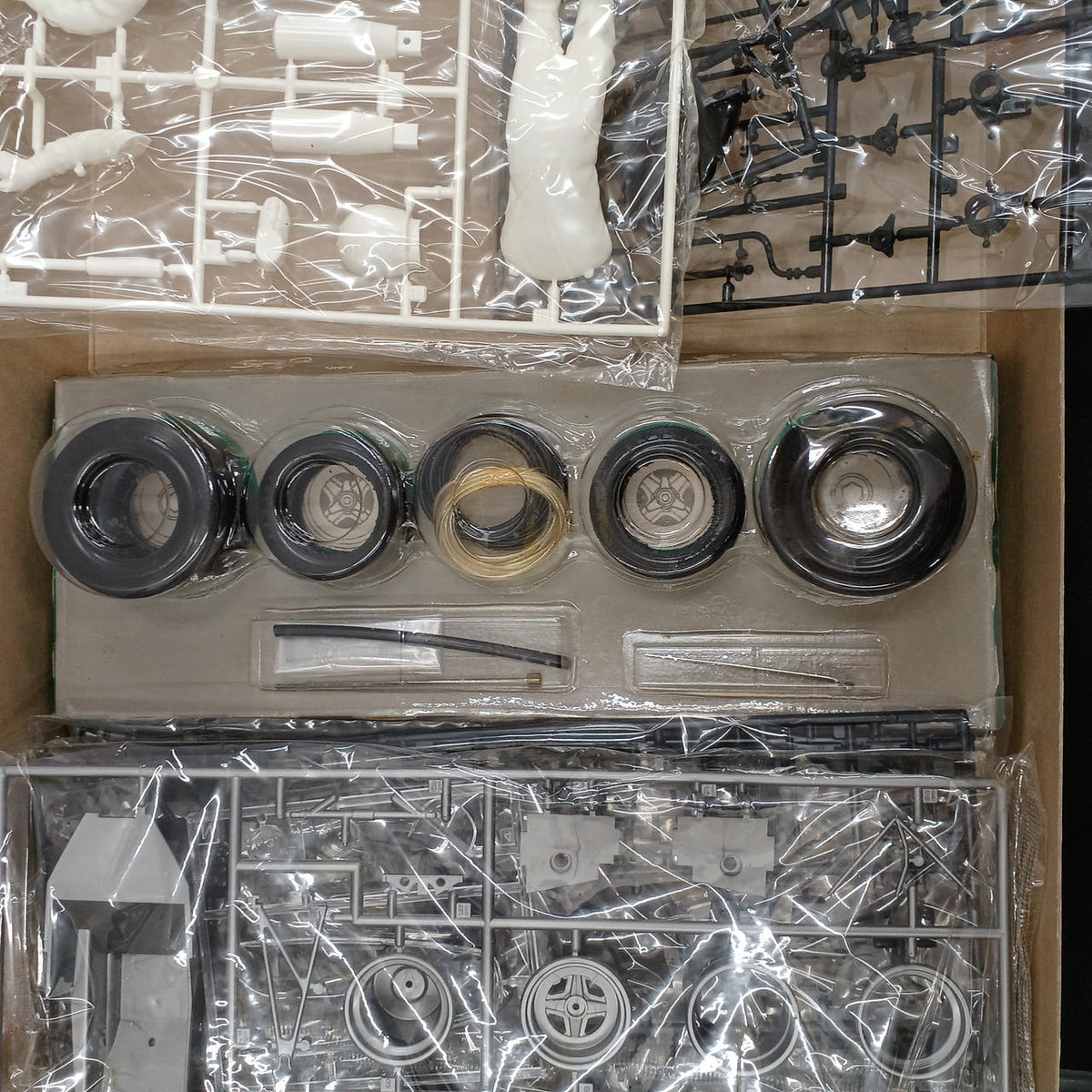 Tamiya J.P.S. Lotus 72D 1/12 Scale - Banzai Thrifting | BanzaiHobby