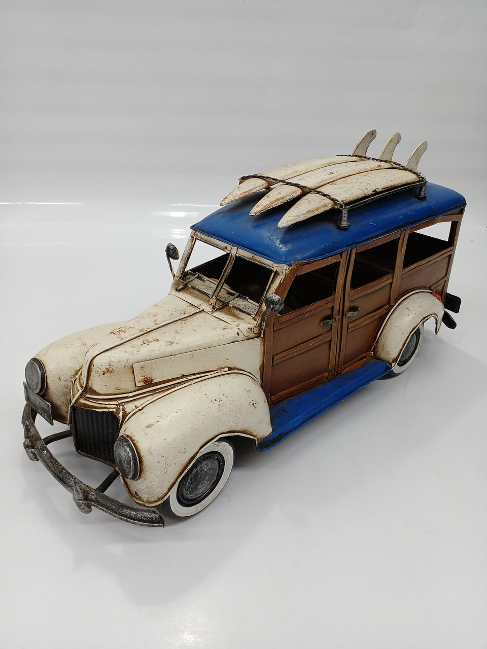 unclear Tin Car Retro Classic Car - Banzai Thrifting | BanzaiHobby