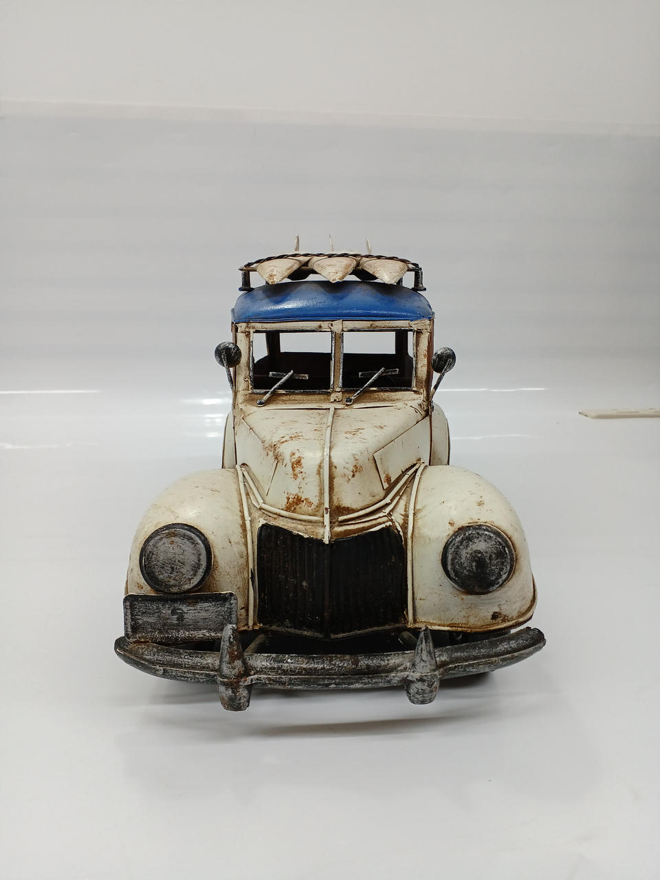 unclear Tin Car Retro Classic Car - Banzai Thrifting | BanzaiHobby