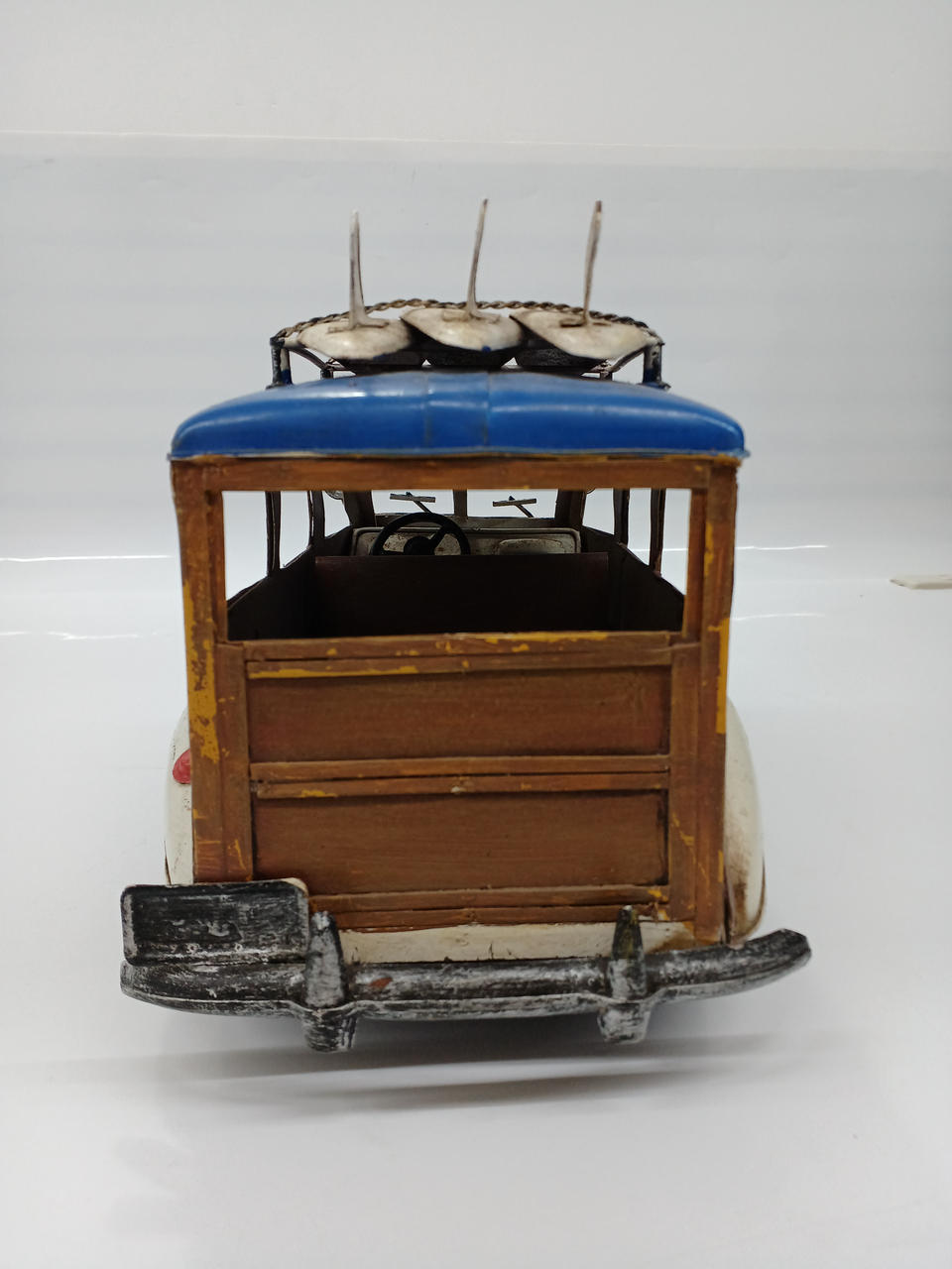 unclear Tin Car Retro Classic Car - Banzai Thrifting | BanzaiHobby