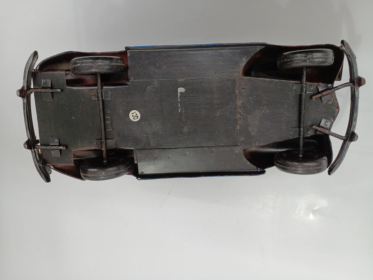 unclear Tin Car Retro Classic Car - Banzai Thrifting | BanzaiHobby