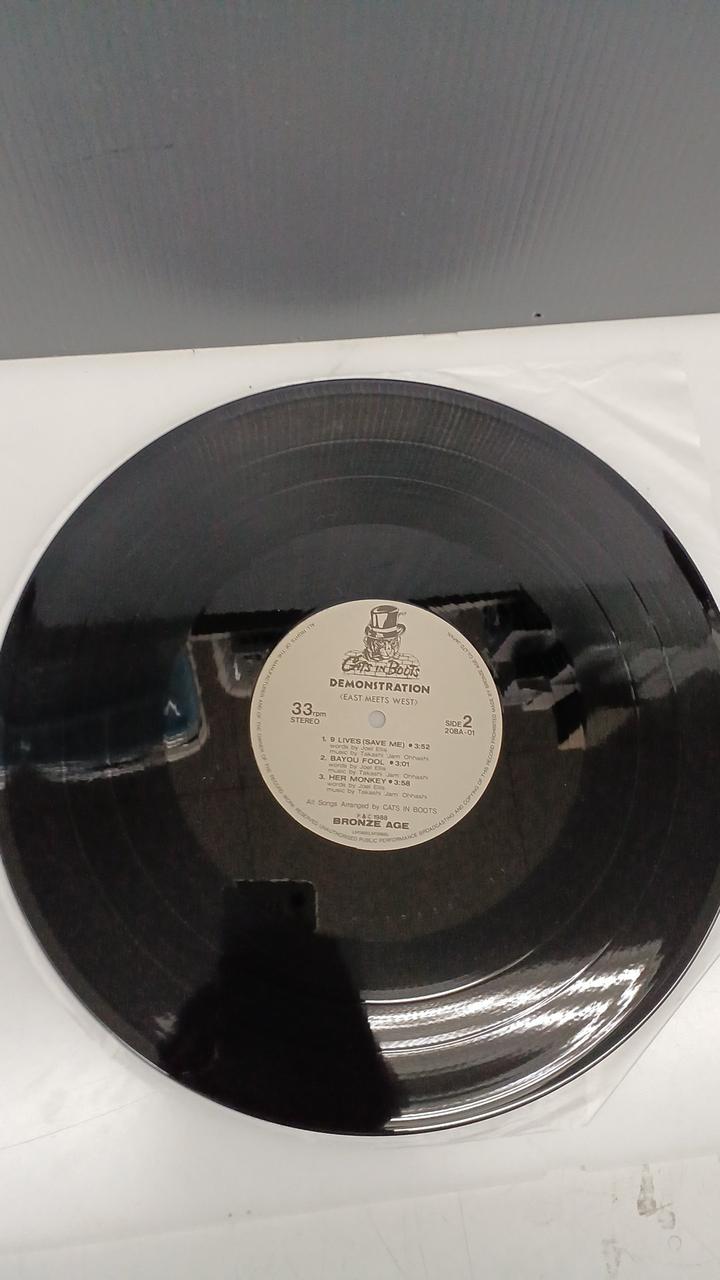 BRONZE AGE Western Music Record Cats in Boost / Demonstration