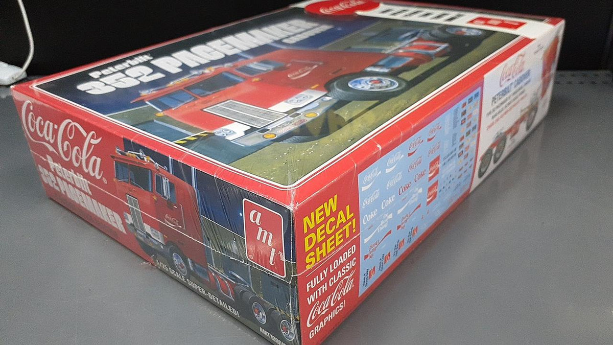 AMT Plastic Model 1/25 Coca-Cola Peterbilt 352 Pacemaker - Banzai Thrifting | BanzaiHobby