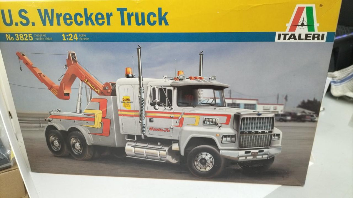 ITALERI WRECKER TRUCK 1/24 3825 - Banzai Thrifting | BanzaiHobby