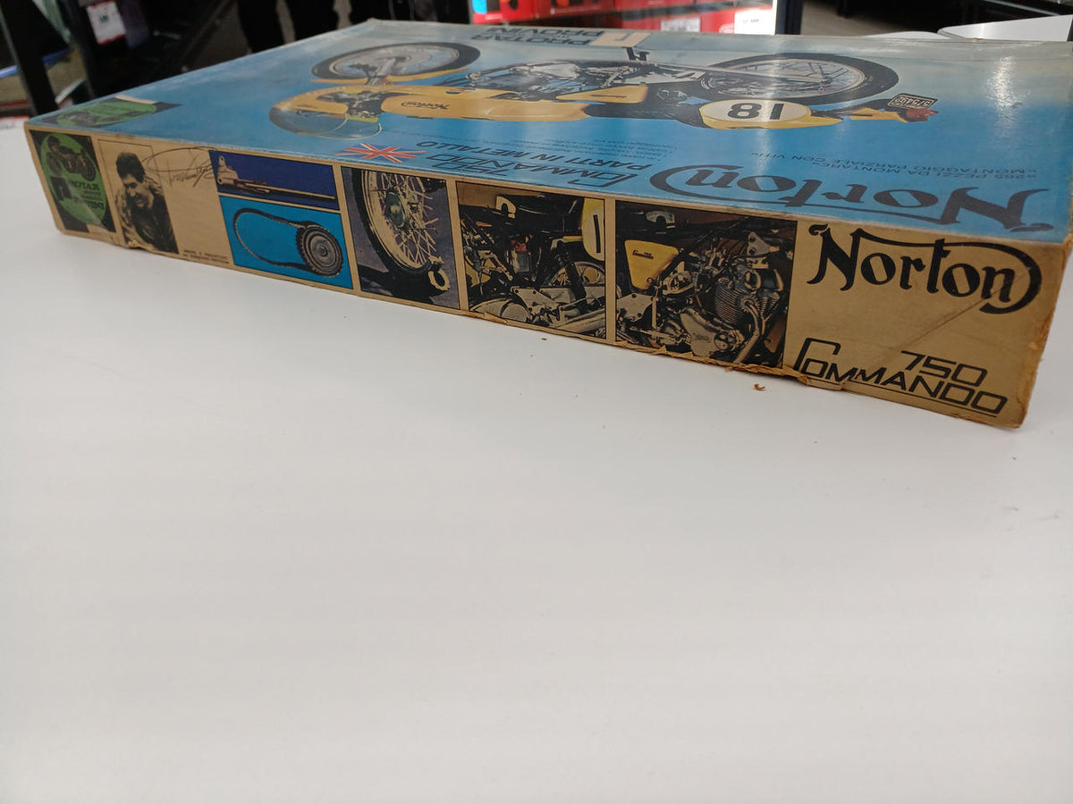 plotter Norton Command 750 MODELLO137 - Banzai Thrifting | BanzaiHobby