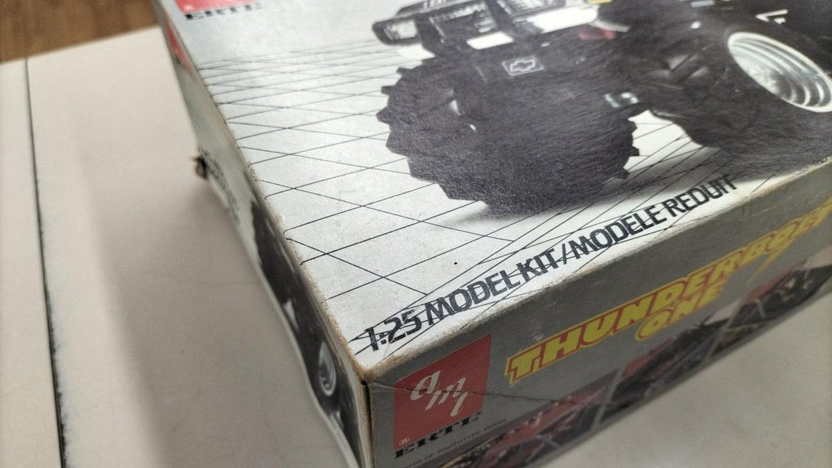 AMT 1/25 THUNDERBOLT ONE - Banzai Thrifting | BanzaiHobby