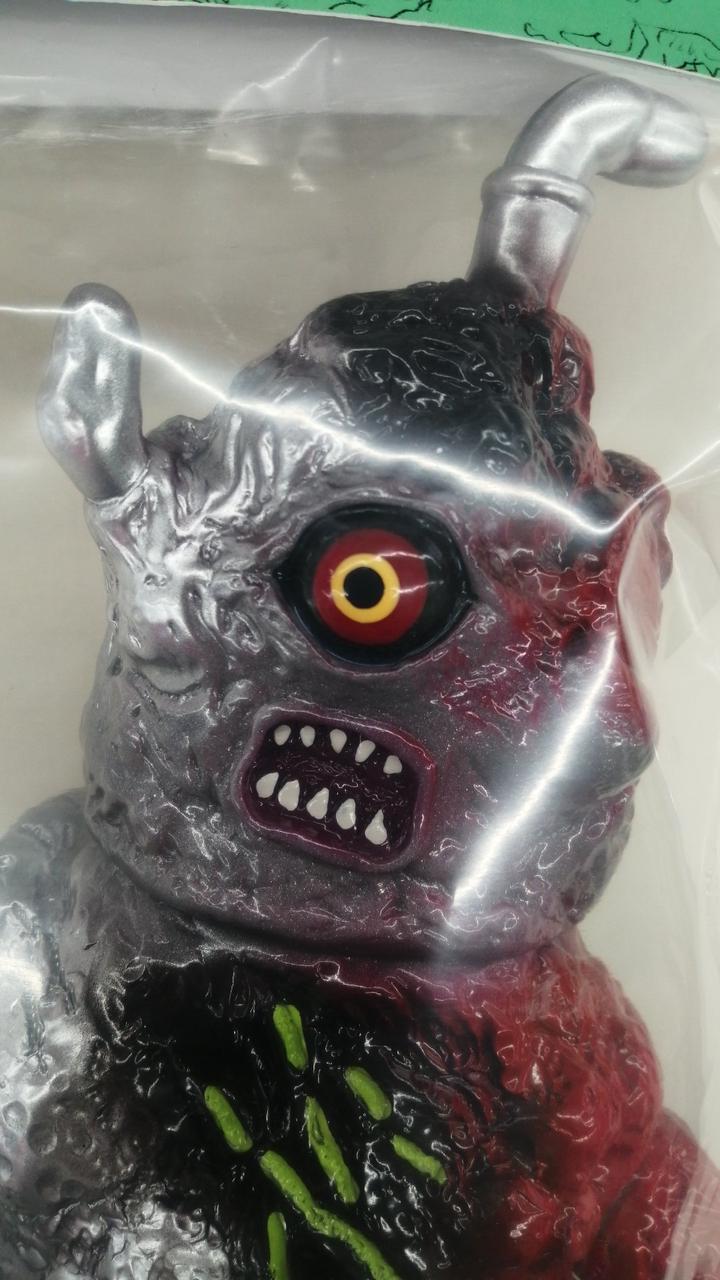 A.A.A. VUNYLTOYS Sofubi Pollution Giant - A.A.A. VUNYLTOYS Banzai Hobby