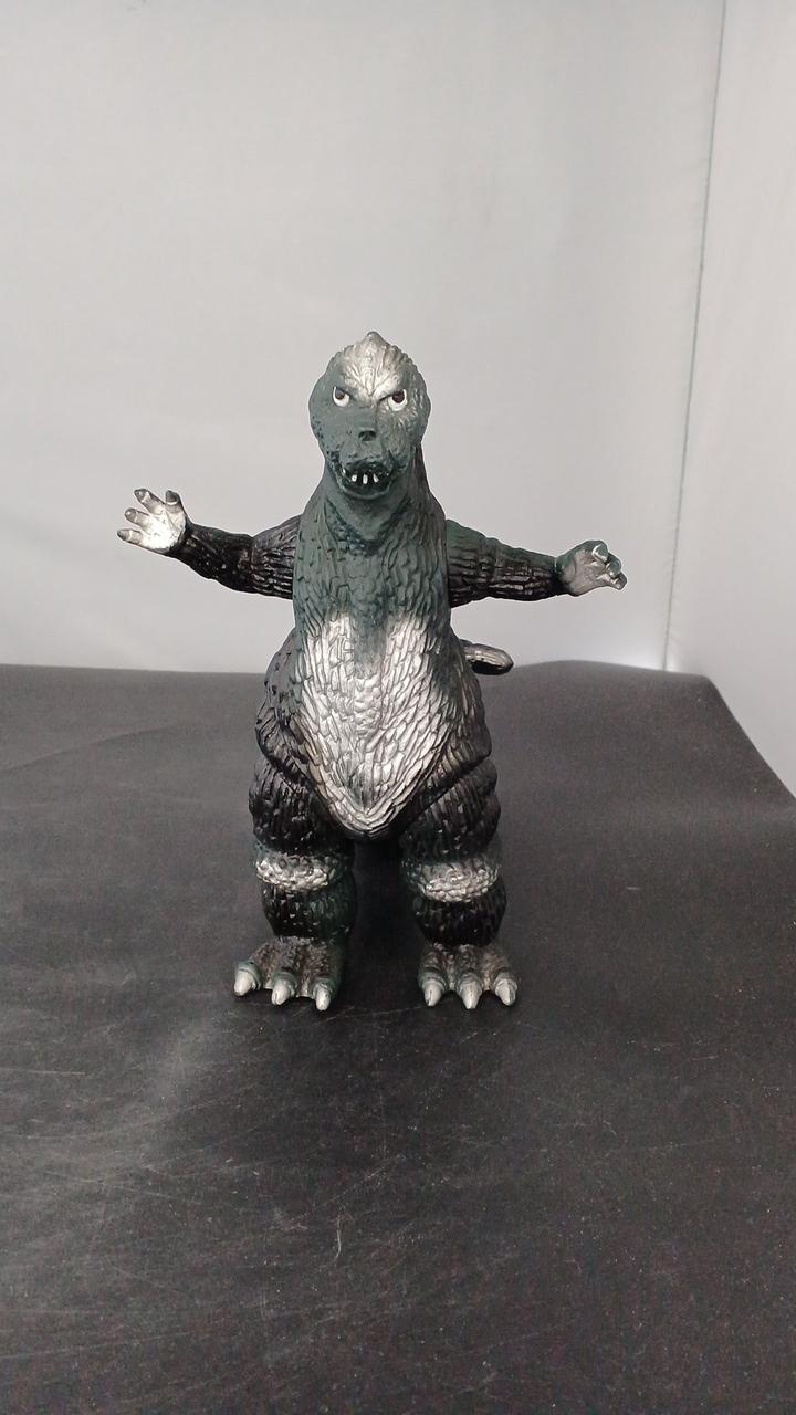 Bandai Soft Vinyl Godzilla has holes on both feet.