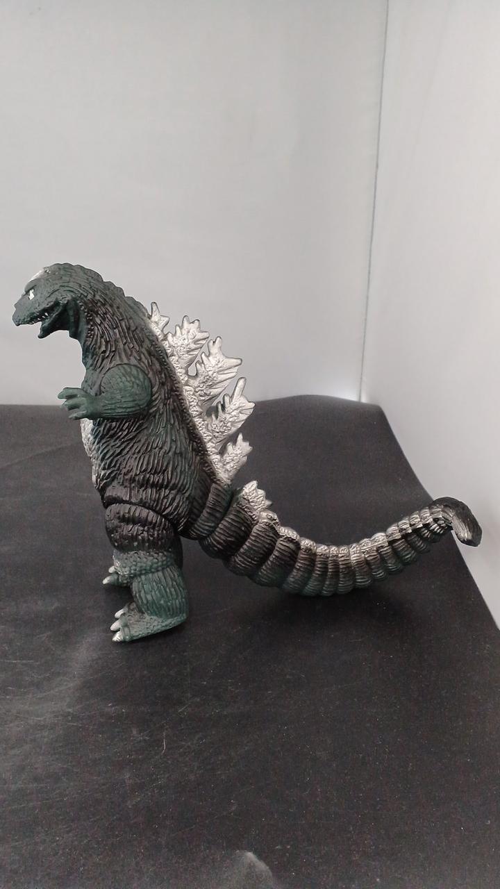Bandai Soft Vinyl Godzilla has holes on both feet.