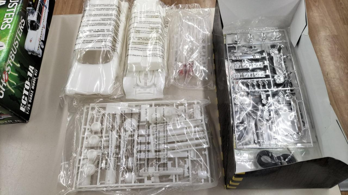 AMT Ghostbusters 1/25 ECTO-1A - Banzai Thrifting | BanzaiHobby
