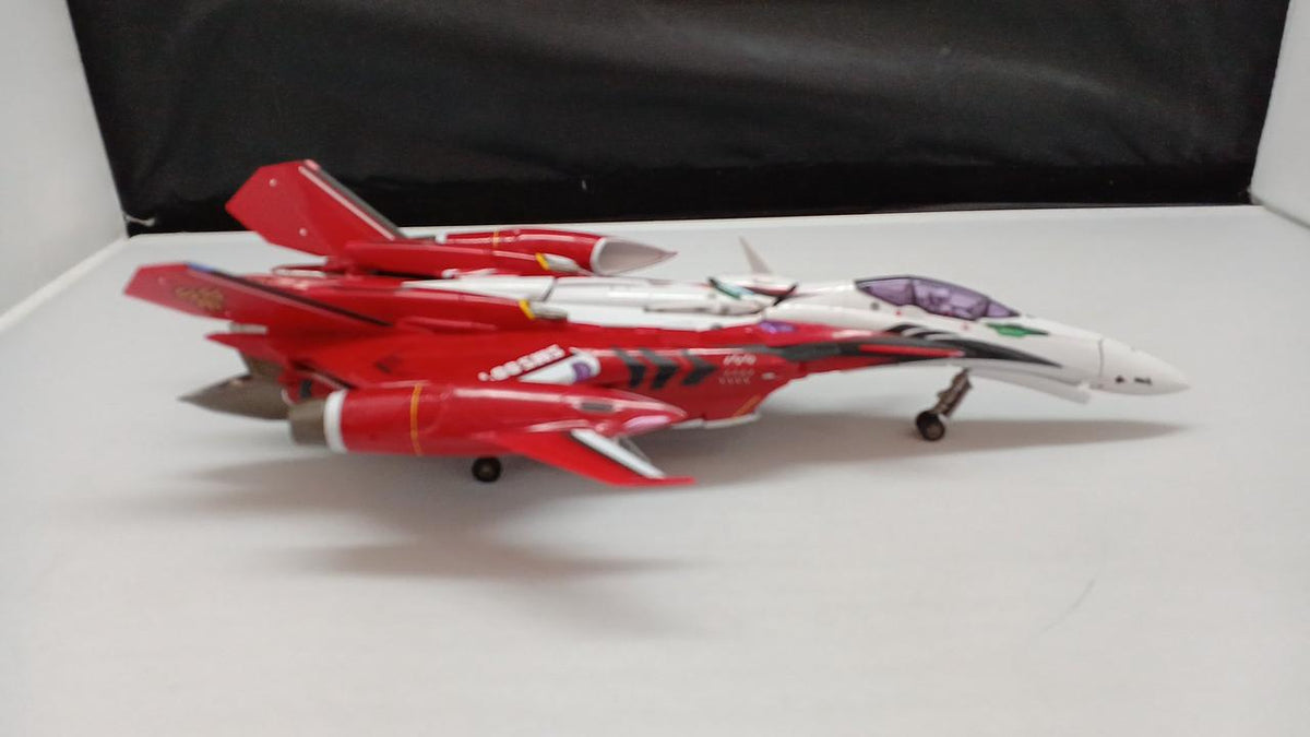 BANDAI YF-29 Durandal Valkyrie (Saotome Alto's unit) DX Chogokin - Banzai Thrifting | BanzaiHobby