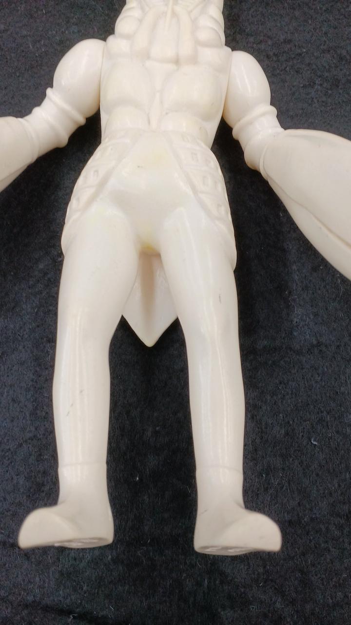 BANDAI Soft Vinyl Baltan Alien White - BANDAI Banzai Hobby