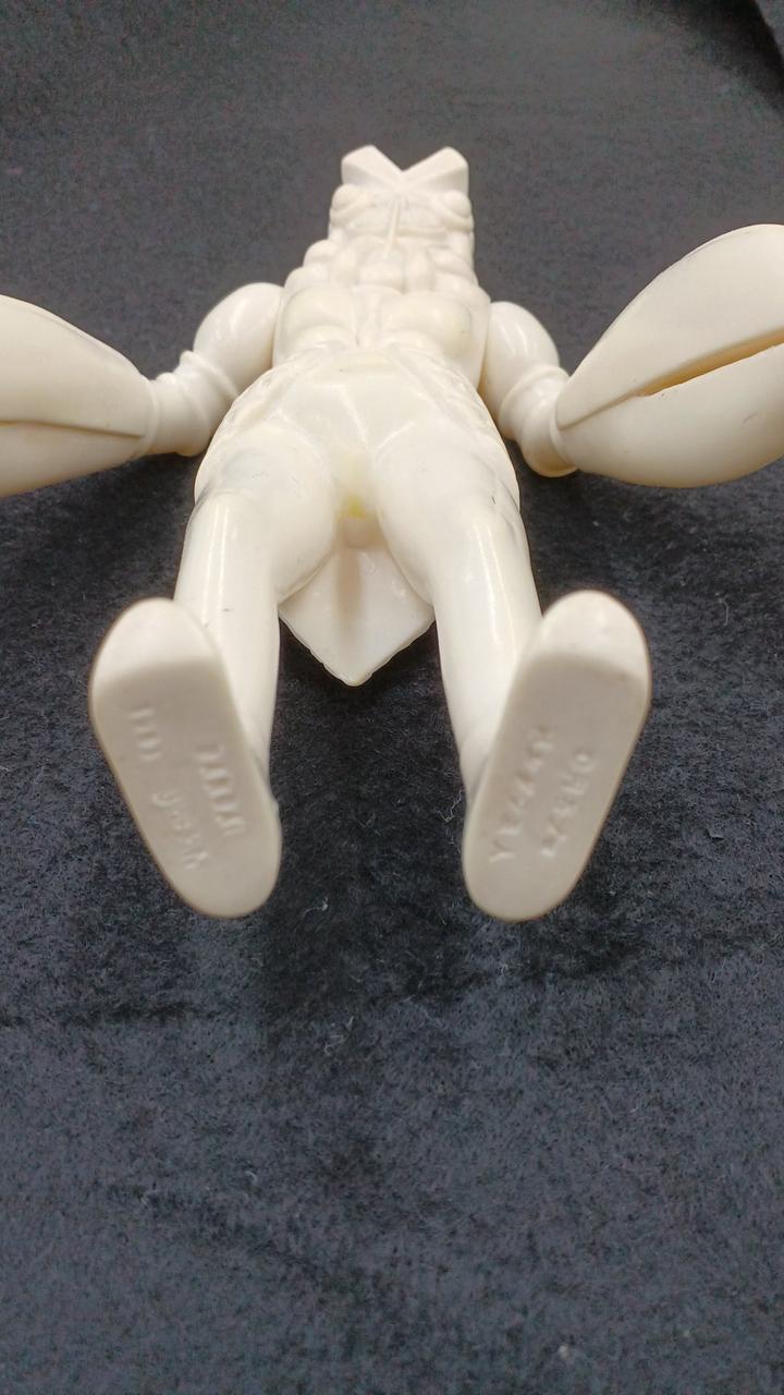 BANDAI Soft Vinyl Baltan Alien White - BANDAI Banzai Hobby