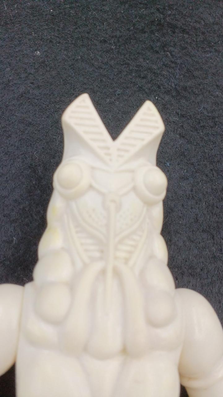 BANDAI Soft Vinyl Baltan Alien White - BANDAI Banzai Hobby