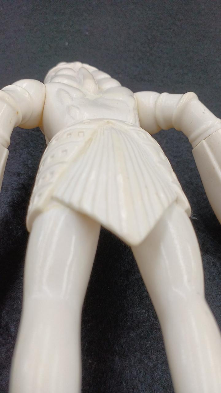 BANDAI Soft Vinyl Baltan Alien White - BANDAI Banzai Hobby