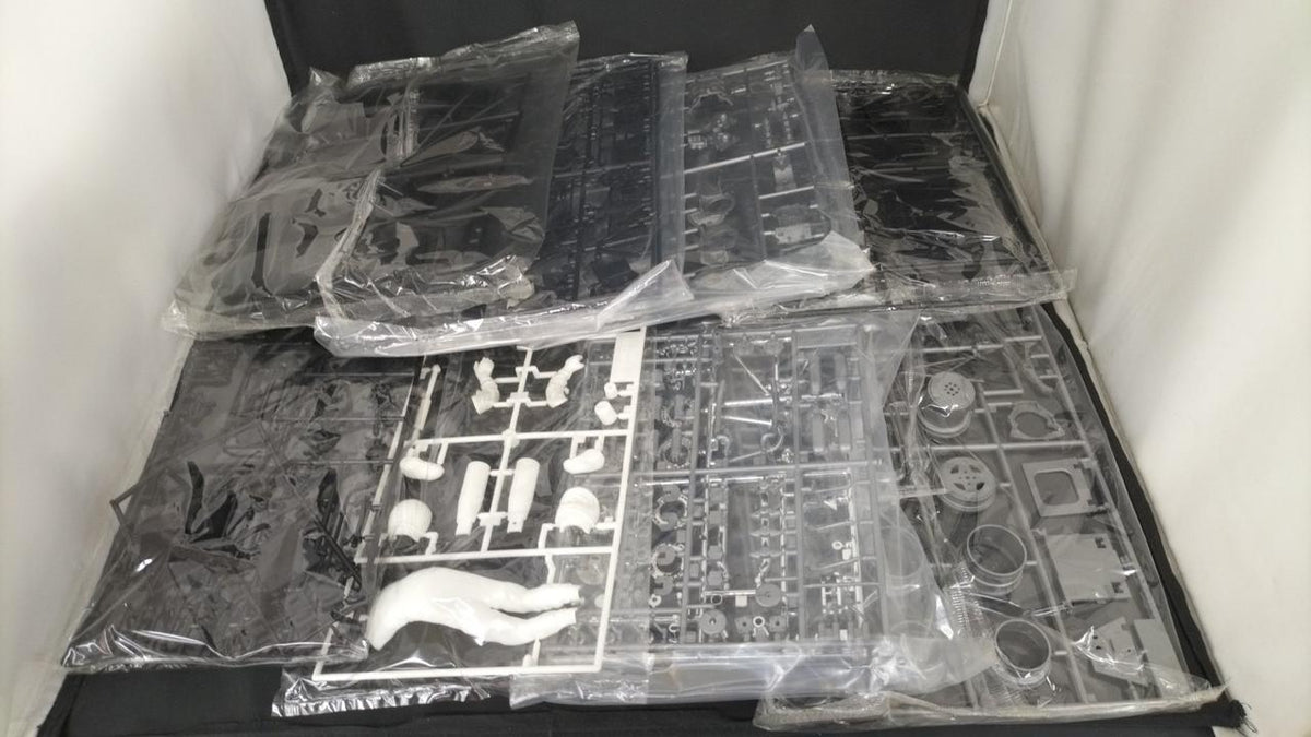 TAMIYA 1/12 Scale Plastic Model J.P.S. Lotus 72D - Banzai Thrifting | BanzaiHobby