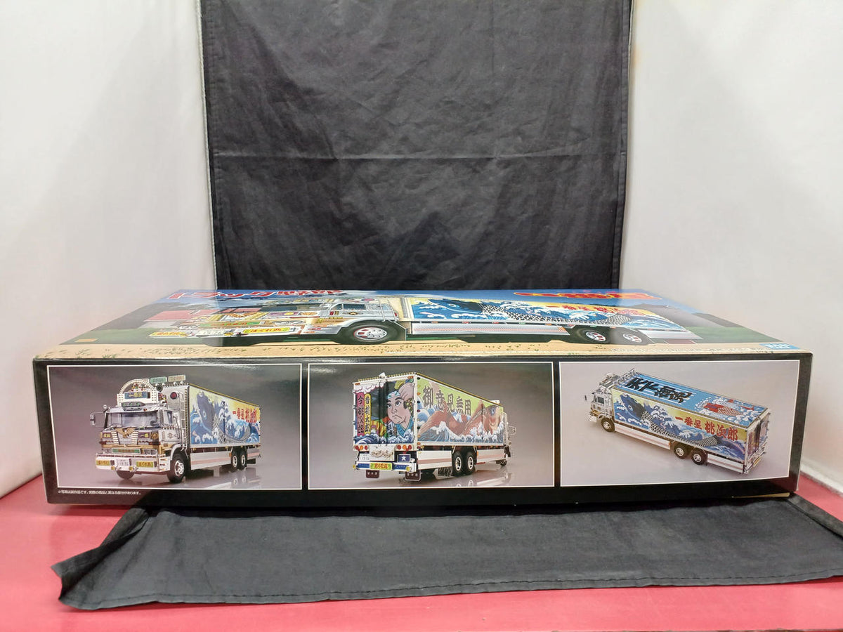 Aoshima Truck Guy Hometown Express - Banzai Thrifting | BanzaiHobby