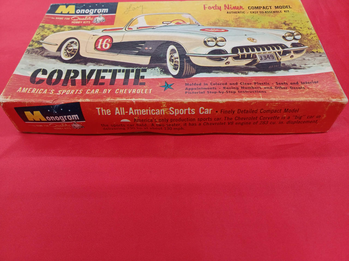 Monogram Corvette Sports Car P404 & 49 - Banzai Thrifting | BanzaiHobby