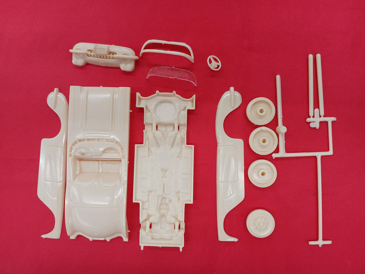 Monogram Corvette Sports Car P404 & 49 - Banzai Thrifting | BanzaiHobby