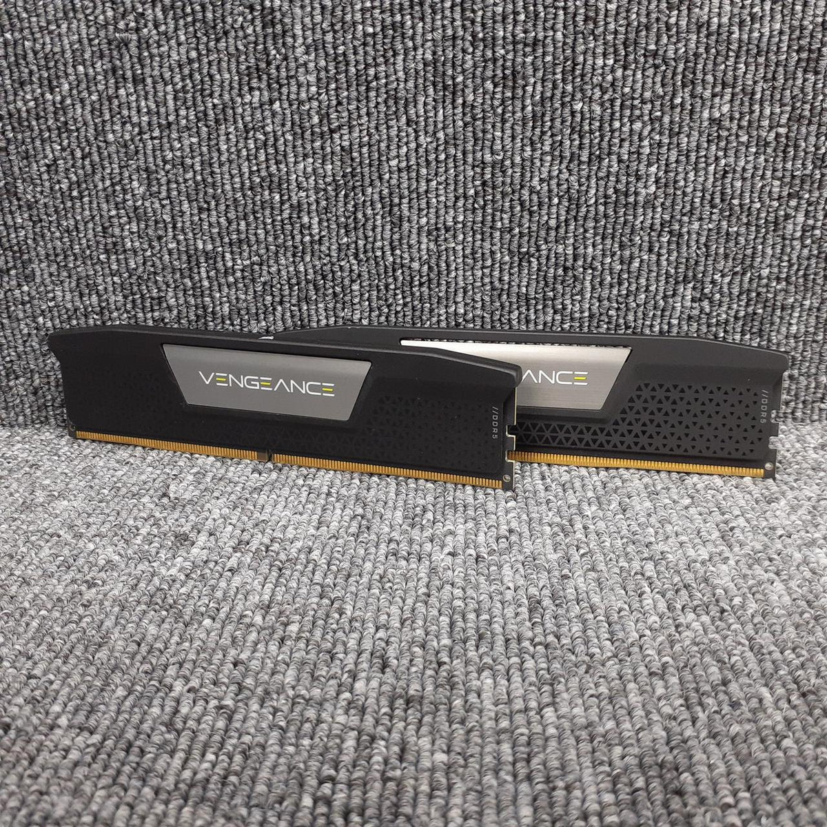 CORSAIR Memory CMK32GX5M2B5600C36