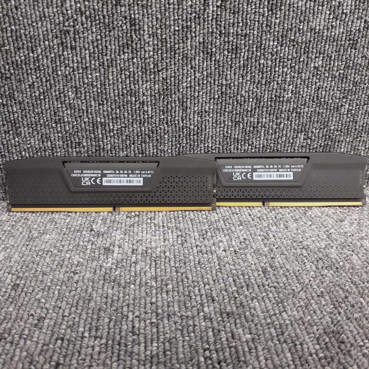 CORSAIR Memory CMK32GX5M2B5600C36