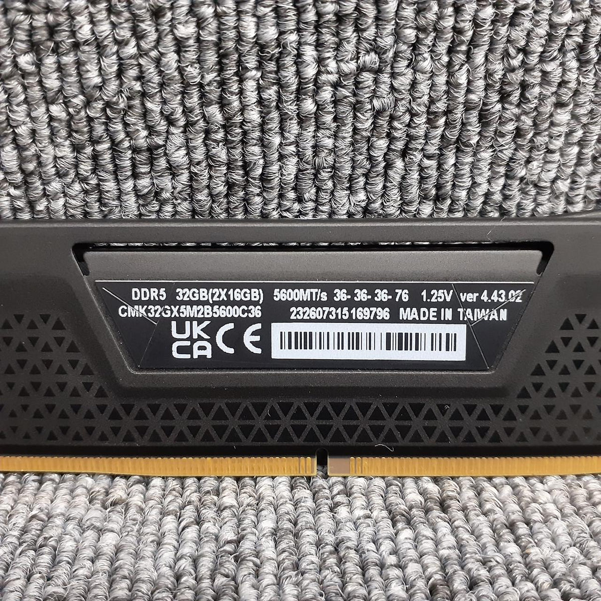 CORSAIR Memory CMK32GX5M2B5600C36