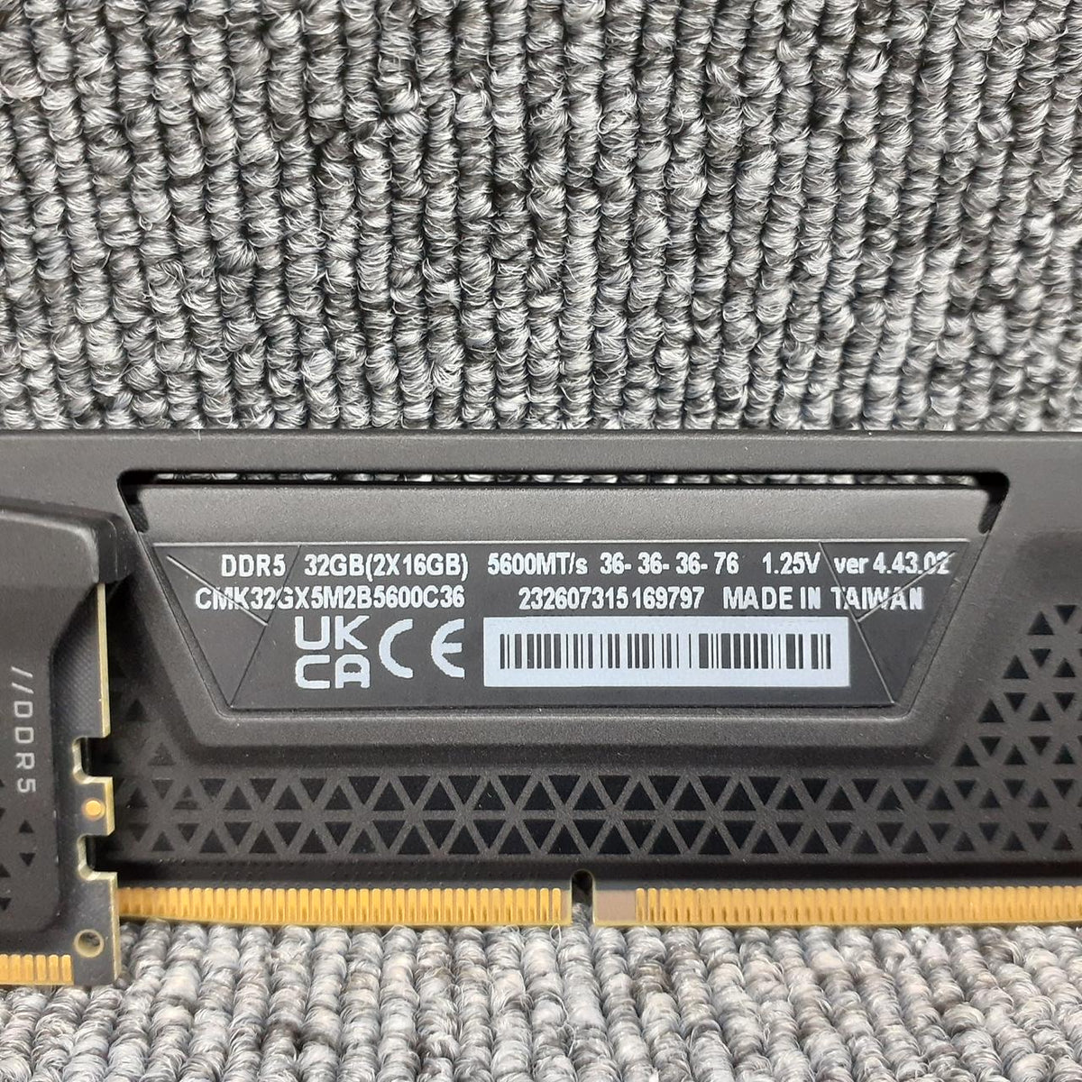 CORSAIR Memory CMK32GX5M2B5600C36
