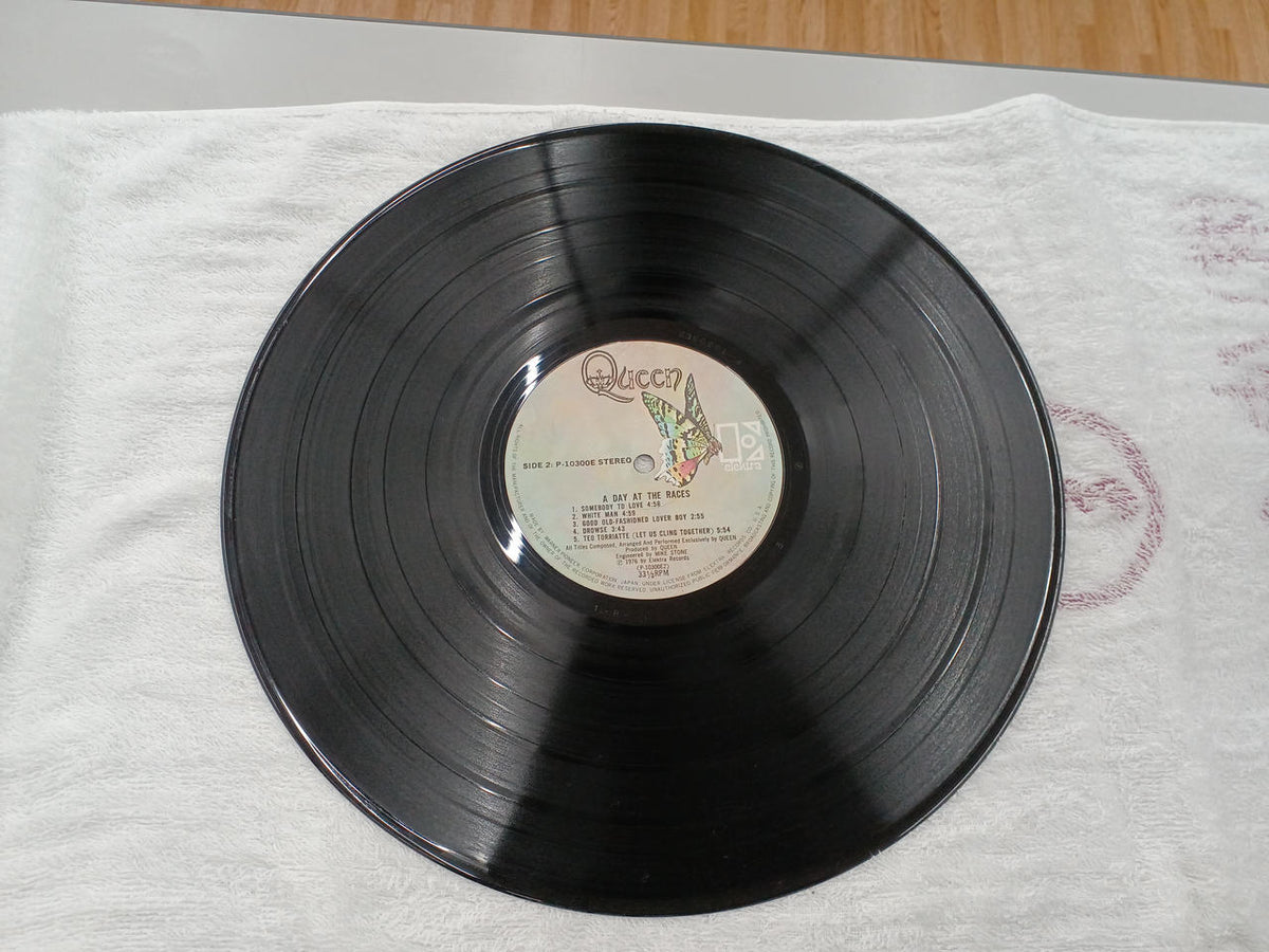 Warner Pioneer Magnificent Lace/Queen P-10300E