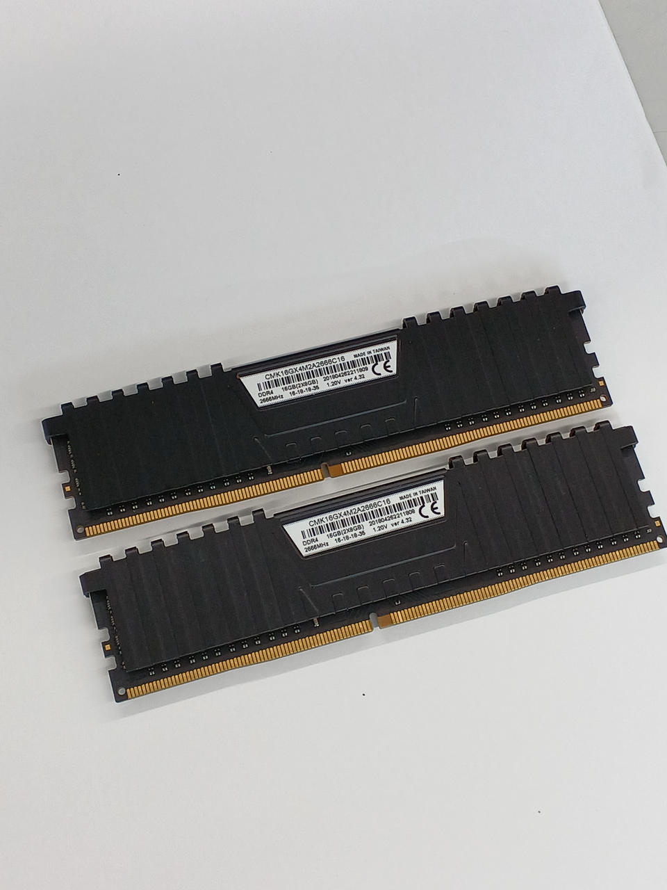 CORSAIR Memory Set CMK64GX4M4A2666C16