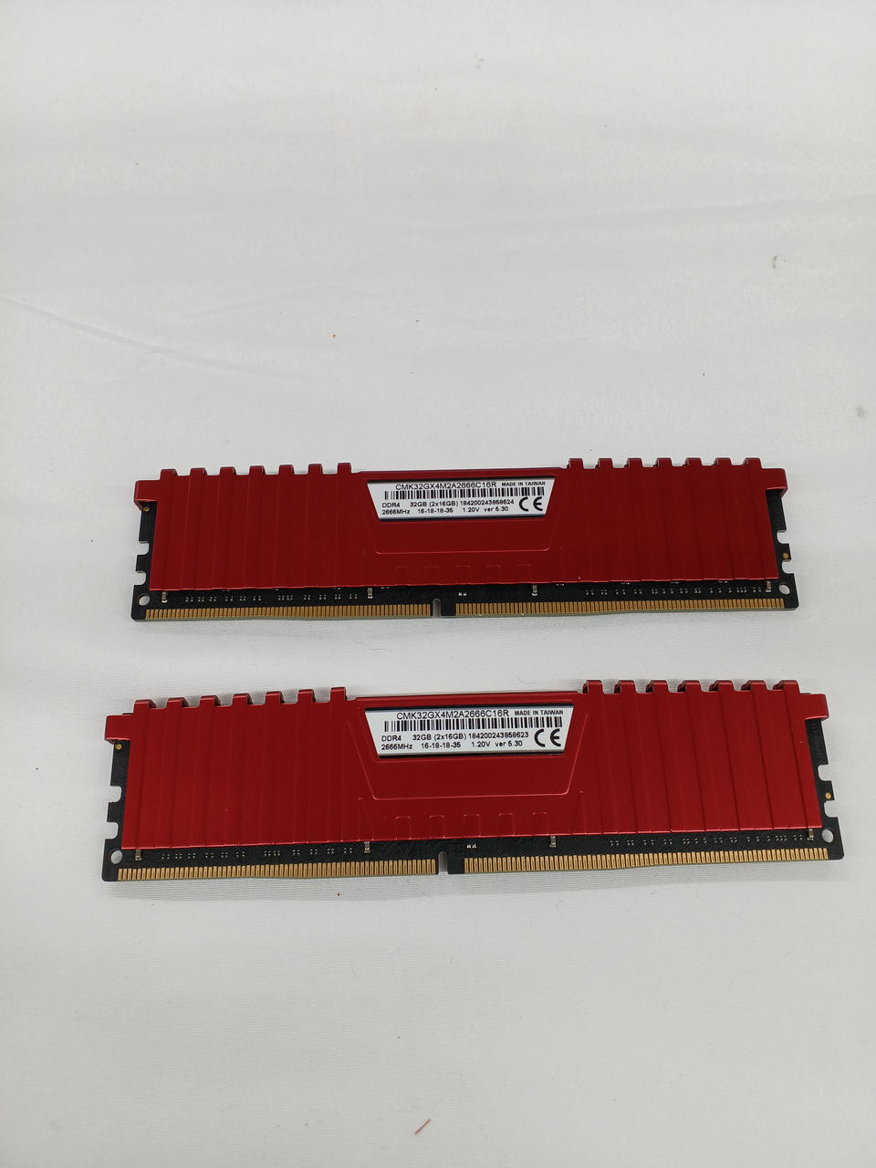 CORSAIR PC memory (16GB x 2) CMK32GX4M2A2666C16R