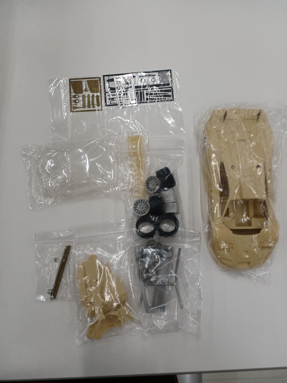 MODELER'S Racing Car Kit Lark McLaren F1 GTR '9: - Banzai Thrifting | BanzaiHobby